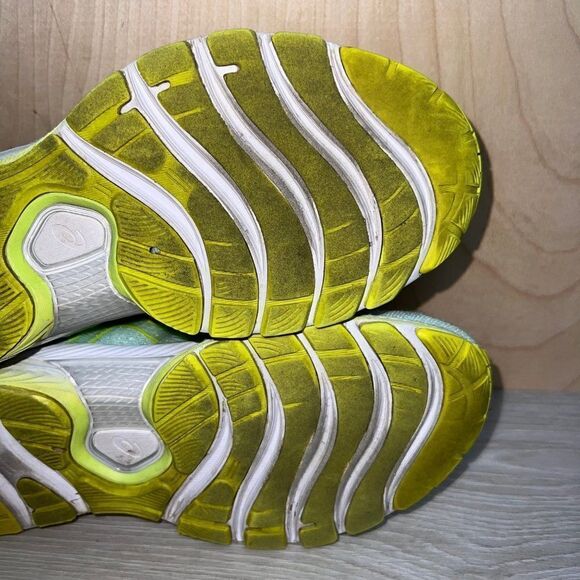 Asics Gel Nimbus 22 Mint Tint Safety Yellow 1012A663 Women's 9 - Picture 8 of 11